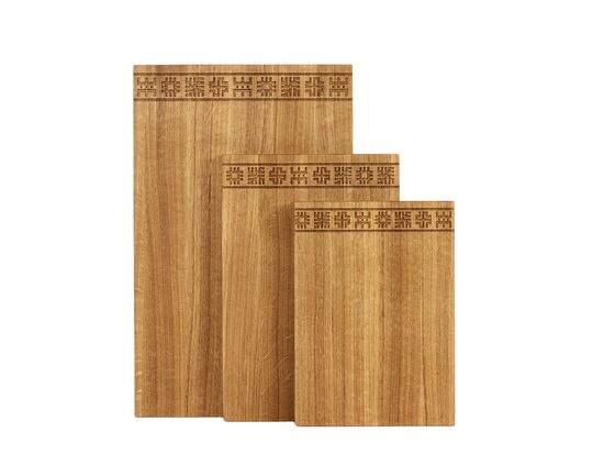 Ozolkoka virtuves dēlītis ar Latvju rakstu zīmēm