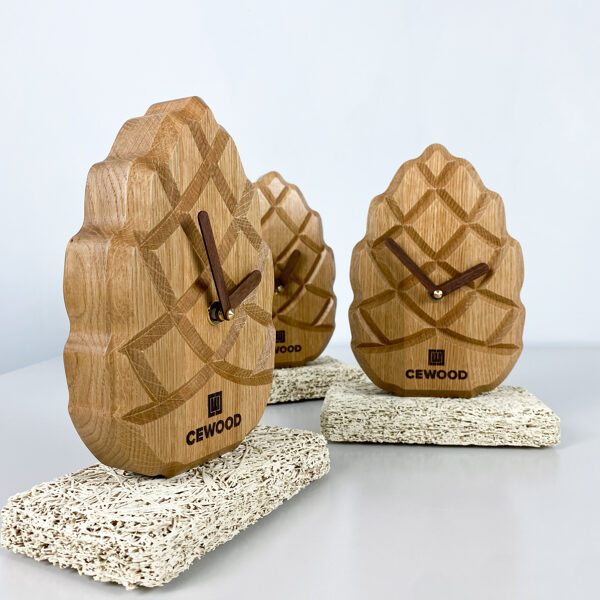 Wooden table clock 
