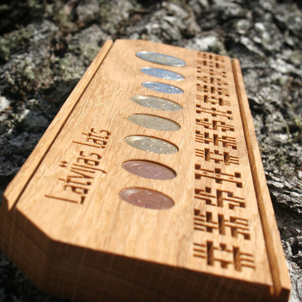 Latvijas latu un santīmu monētu turētājs