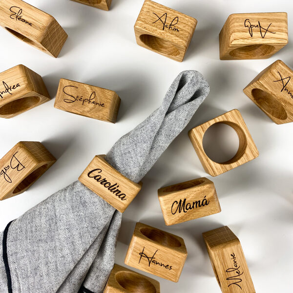 Koka salvešu gredzeni ar gravējumu 