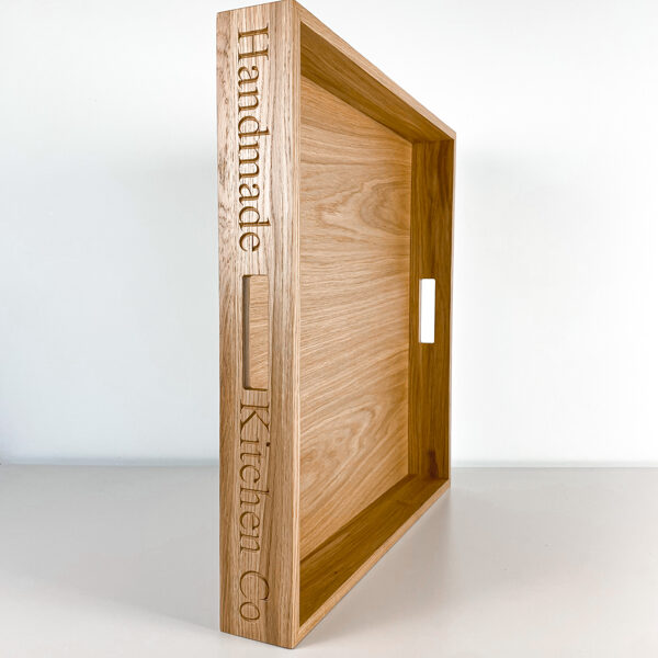 koka paplāte ar gravējumu