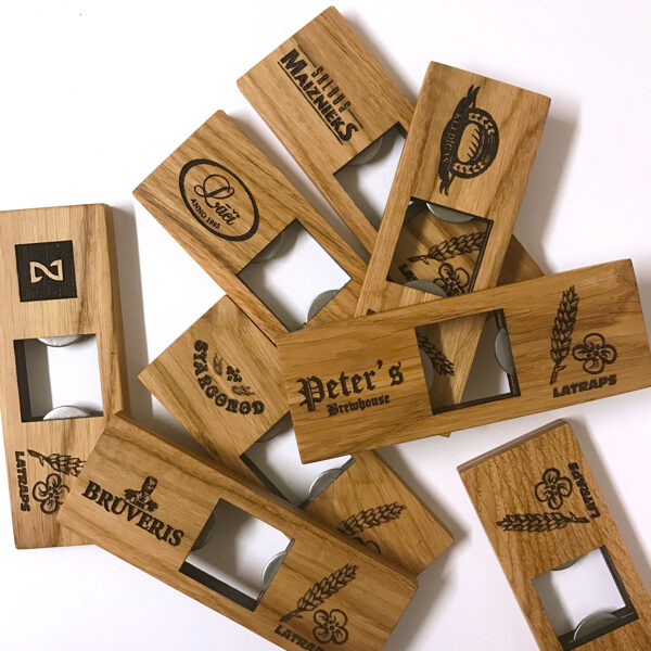 Pudeļu atvērēji ar logo