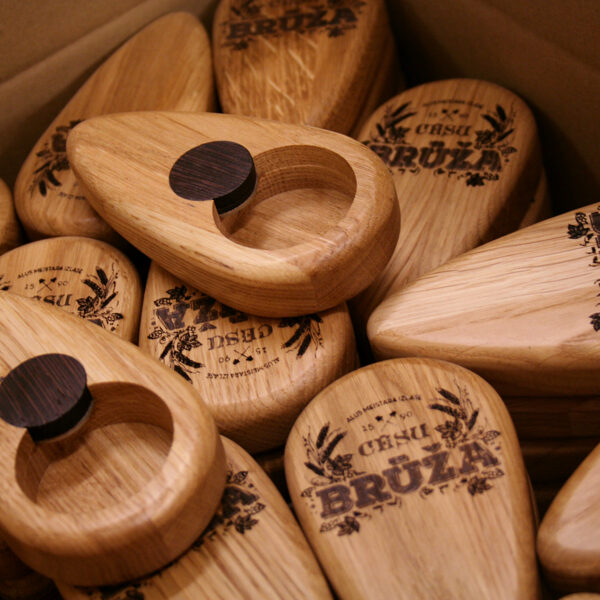 Pudeļu atvērēji ar logo