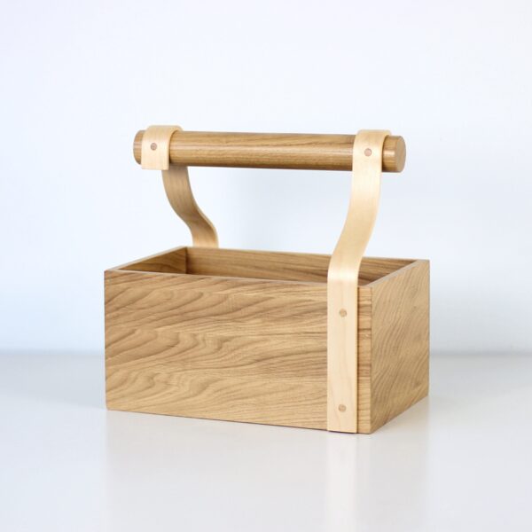 Wooden basket with handle