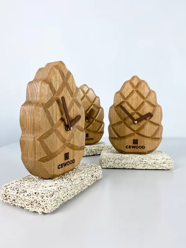 Wooden table clock 
