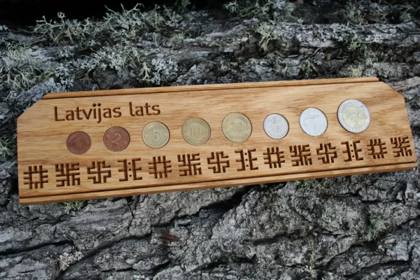 Latvijas latu un santīmu monētu turētājs
