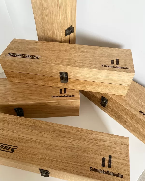 engraved wooden packaging