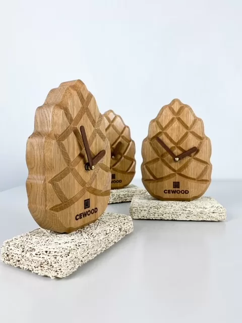Wooden desk clock