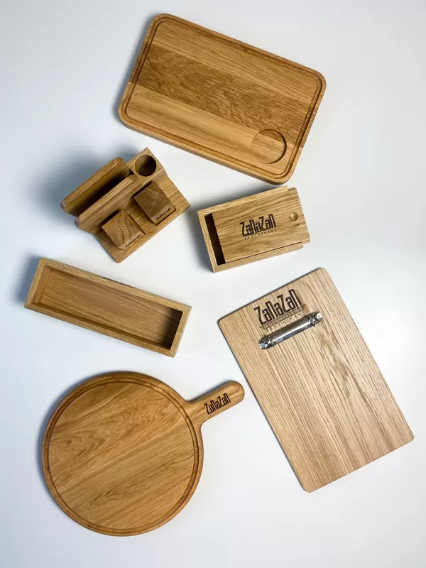 Wooden boards and trays for restaurant service 