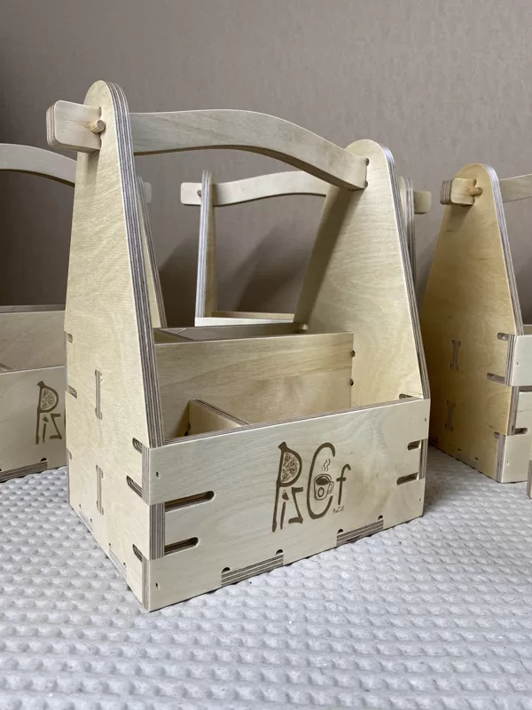 Cutlery box with handle 