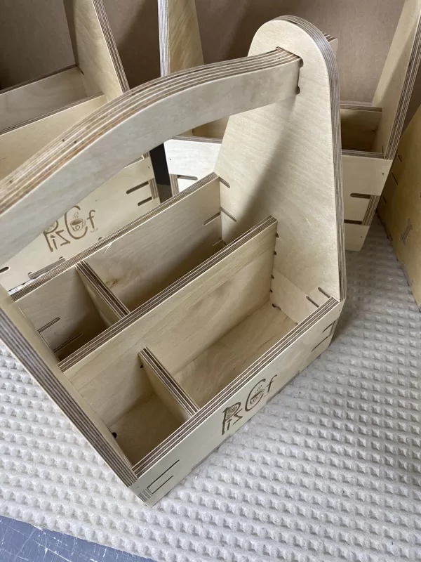 Cutlery box with handle 